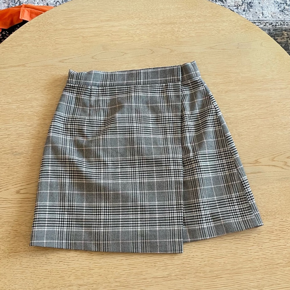 French Connection Gray and White Asymmetrical Pencil Skirt